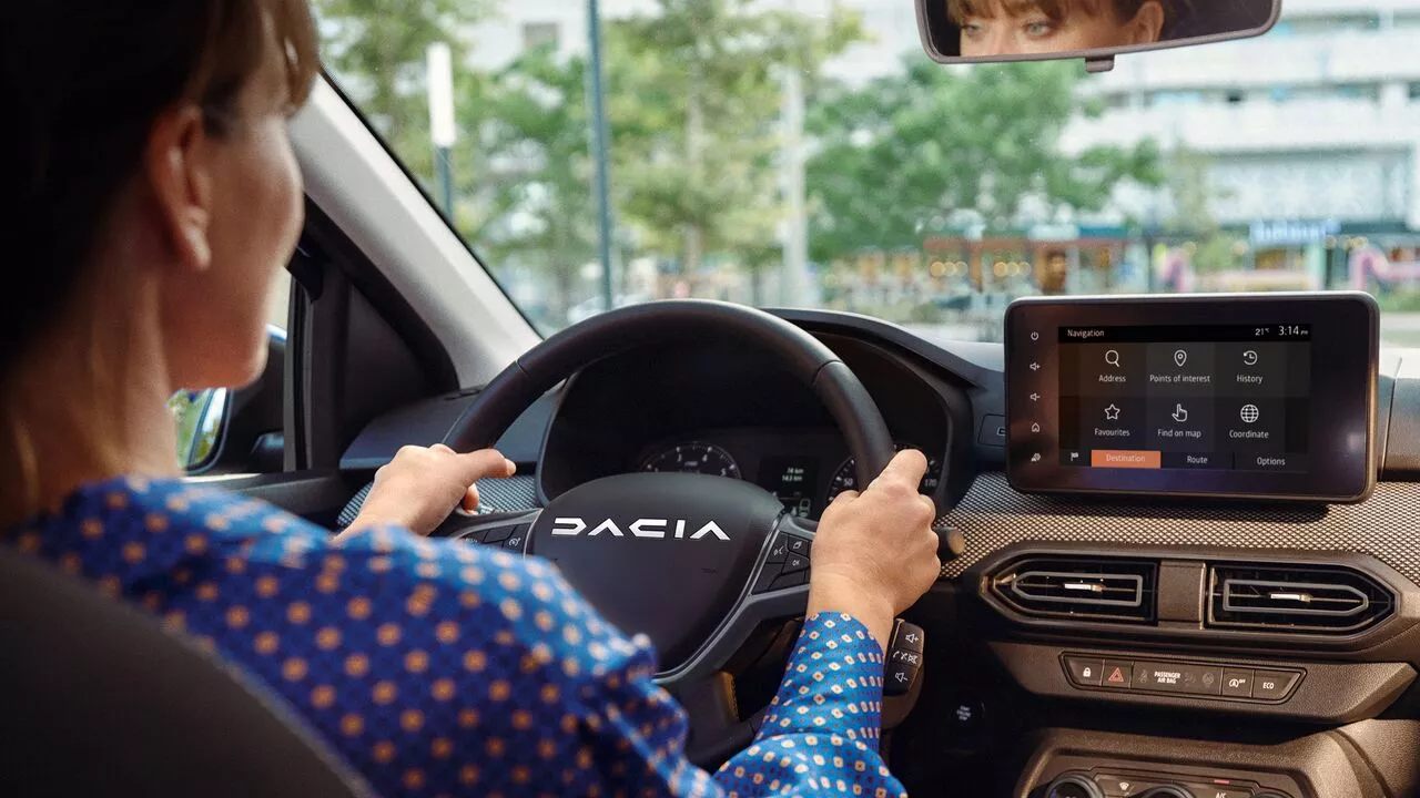 Konfor ve teknoloji – 8” dokunmatik ekranlı multimedya sistemi sayesinde telefonunuzu rahatlıkla bağlayabilir ve Apple CarPlay ayrıcalığından faydalanabilirsiniz.